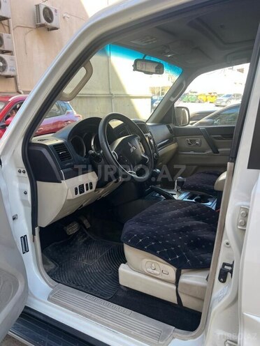 Mitsubishi Pajero 2011, 328,000 km - 3.8 л - Bakı
