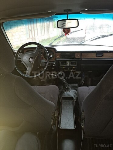 GAZ 24 1982, 25,321 km - 2.4 l - Quba