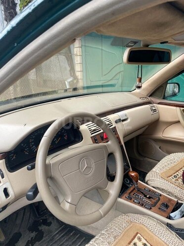 Mercedes E 240 1998, 450,000 km - 2.4 l - Zaqatala