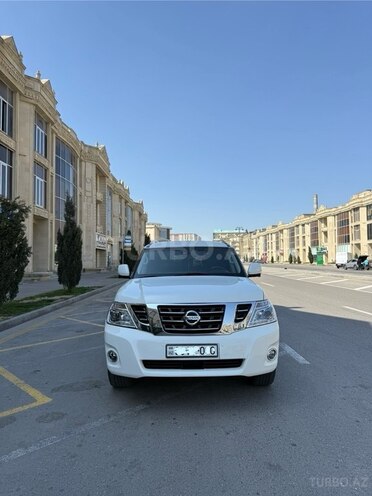 Nissan Patrol 2010, 151,000 km - 5.6 л - Bakı