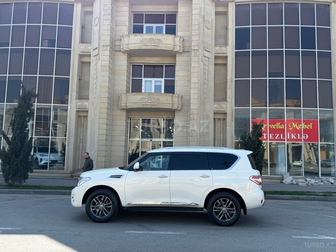 Nissan Patrol 2010, 151,000 km - 5.6 л - Bakı