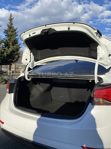 Hyundai Elantra 2015, 201,168 km - 1.8 l - Zaqatala