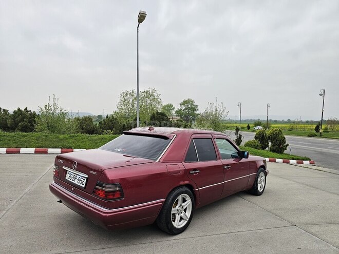 Mercedes E 250 1994, 26,598 km - 2.5 l - Qəbələ
