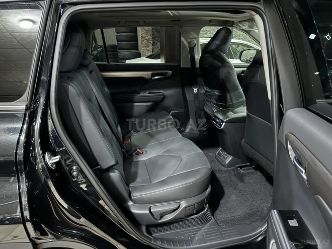 Toyota Highlander-12