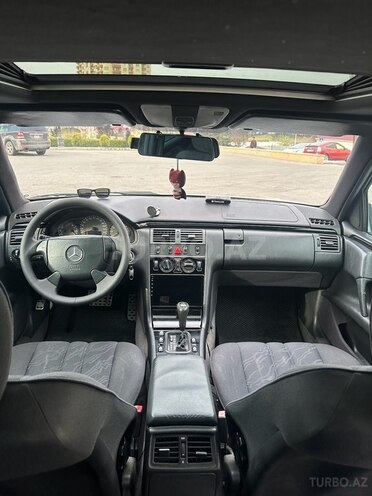 Mercedes E 240 1998, 255,000 km - 2.4 l - Bakı