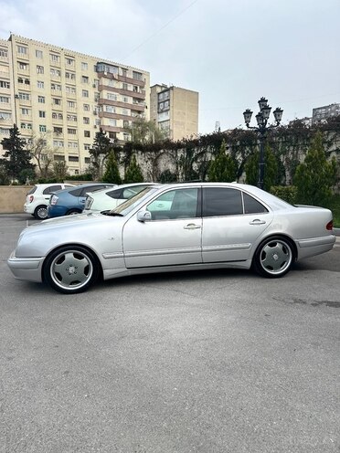 Mercedes E 240 1998, 255,000 km - 2.4 l - Bakı