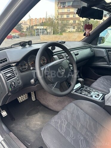 Mercedes E 240 1998, 255,000 km - 2.4 l - Bakı