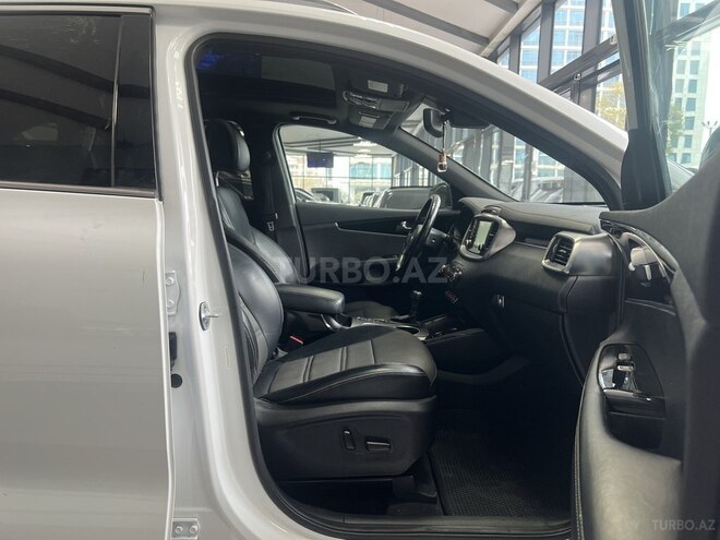 Kia Sorento-12