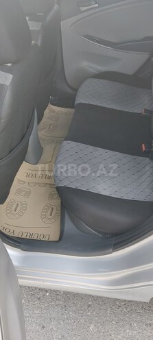 Hyundai Accent-8