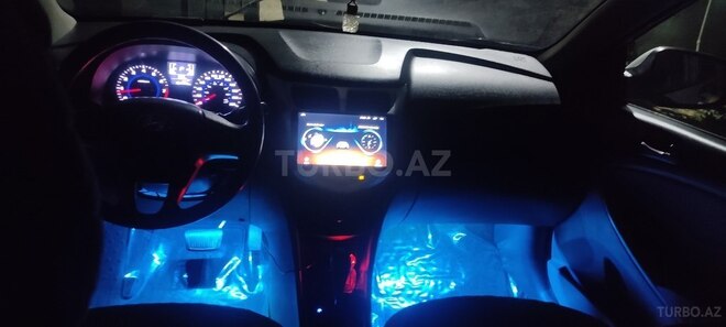 Hyundai Accent-13