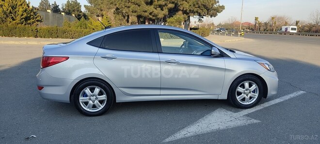 Hyundai Accent-5