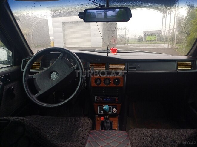Mercedes 190 1993, 452,369 km - 2.5 l - Astara