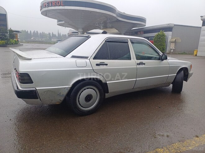 Mercedes 190 1993, 452,369 km - 2.5 l - Astara