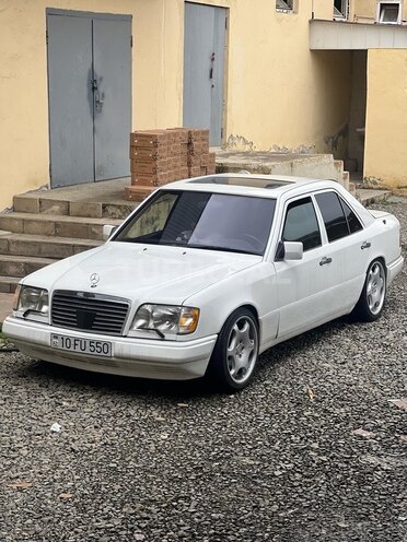 Mercedes E 280 1994, 320,000 km - 2.8 l - Bakı