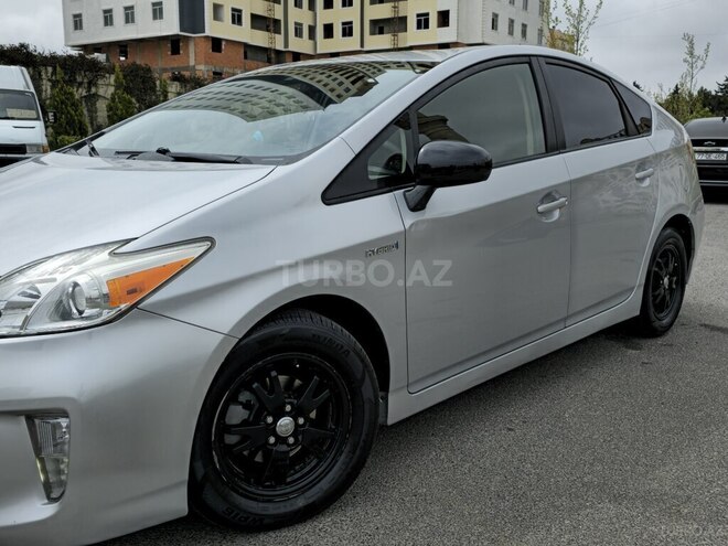 Toyota Prius 2015, 141,000 km - 1.8 л - Bakı