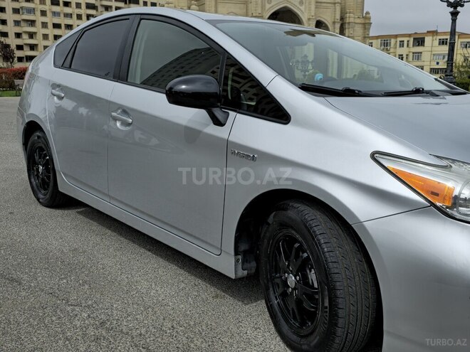Toyota Prius 2015, 141,000 km - 1.8 л - Bakı