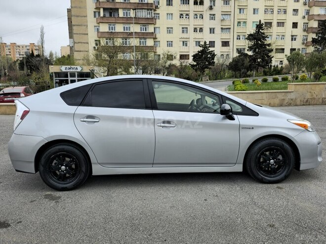 Toyota Prius 2015, 141,000 km - 1.8 л - Bakı