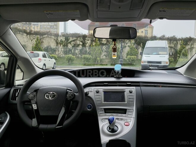 Toyota Prius 2015, 141,000 km - 1.8 л - Bakı