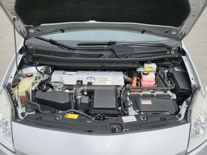 Toyota Prius 2015, 141,000 km - 1.8 л - Bakı