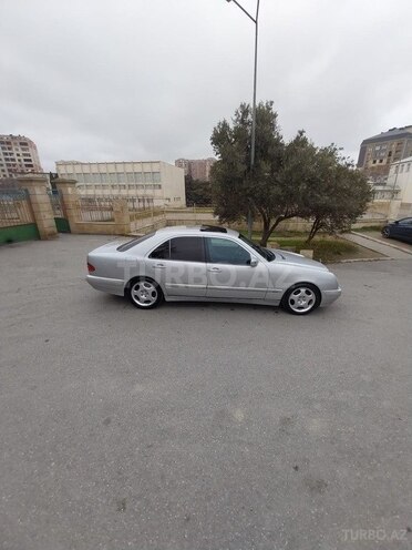 Mercedes E 320 2001, 437,000 km - 3.2 l - Bakı