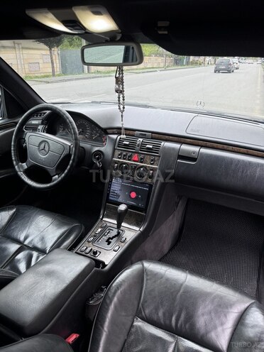 Mercedes E 240 1997, 204,000 km - 2.4 l - Balakən