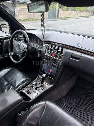Mercedes E 240 1997, 204,000 km - 2.4 l - Balakən