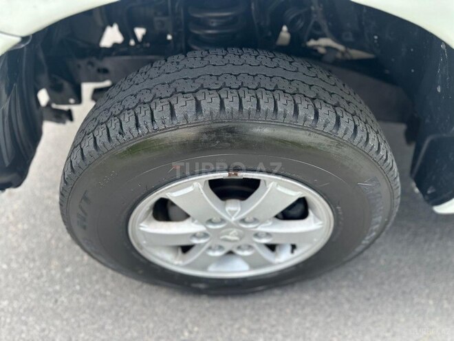 Mitsubishi L200 2009, 195,000 km - 2.5 l - Bakı