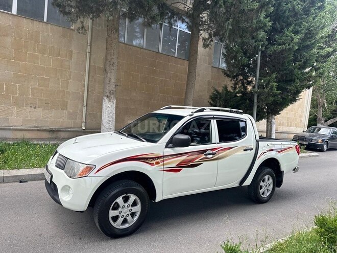Mitsubishi L200 2009, 195,000 km - 2.5 l - Bakı
