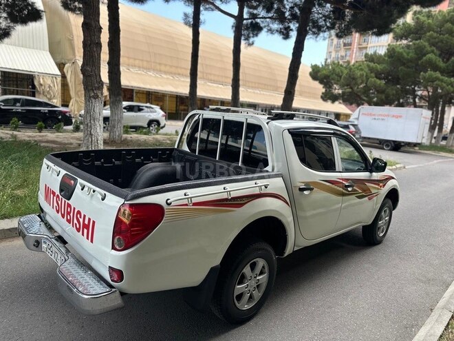 Mitsubishi L200 2009, 195,000 km - 2.5 l - Bakı