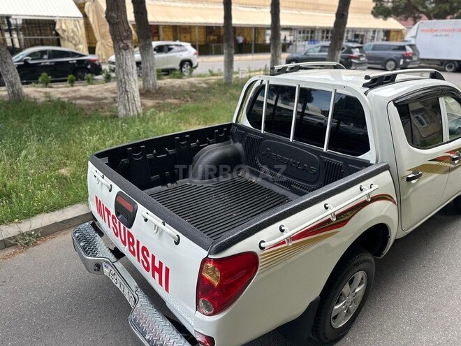 Mitsubishi L200 2009, 195,000 km - 2.5 l - Bakı