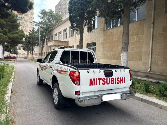 Mitsubishi L200 2009, 195,000 km - 2.5 l - Bakı