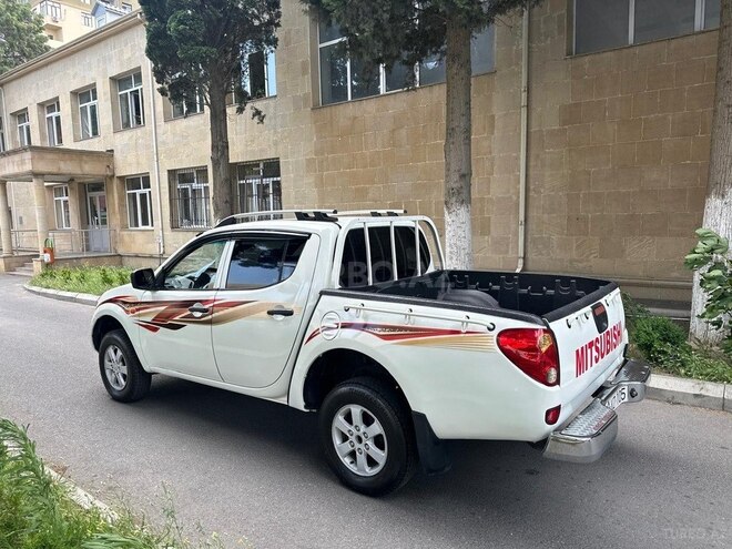 Mitsubishi L200 2009, 195,000 km - 2.5 l - Bakı