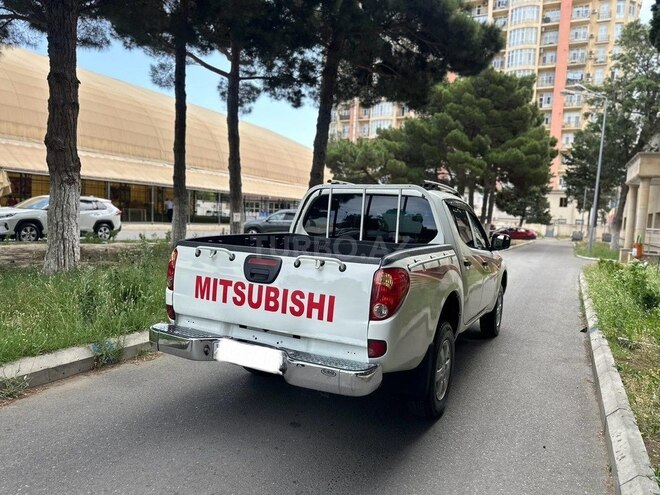 Mitsubishi L200 2009, 195,000 km - 2.5 l - Bakı