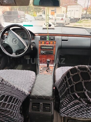 Mercedes E 240 1998, 290,000 km - 2.4 l - Bakı