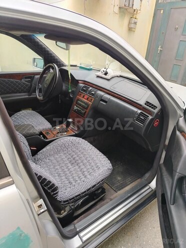 Mercedes E 240 1998, 290,000 km - 2.4 l - Bakı