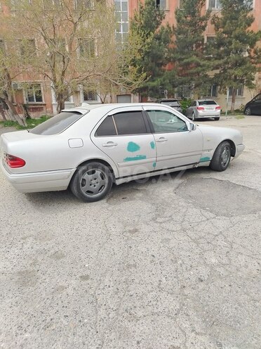 Mercedes E 240 1998, 290,000 km - 2.4 l - Bakı