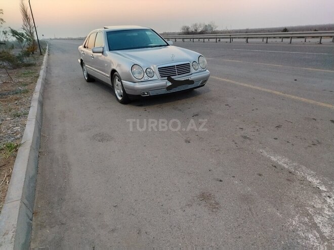 Mercedes E 240 1999, 302,000 km - 2.4 л - Yevlax