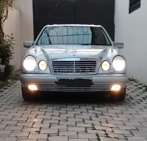 Mercedes E 240 1999, 302,000 km - 2.4 л - Yevlax