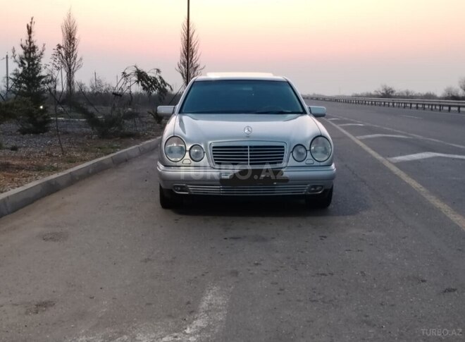 Mercedes E 240 1999, 302,000 km - 2.4 л - Yevlax