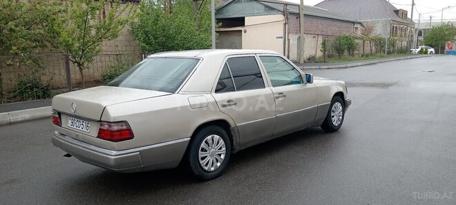 Mercedes E 200 d 1990, 123,500 km - 2.0 л - Gəncə