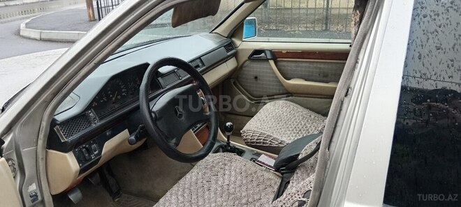 Mercedes E 200 d 1990, 123,500 km - 2.0 л - Gəncə