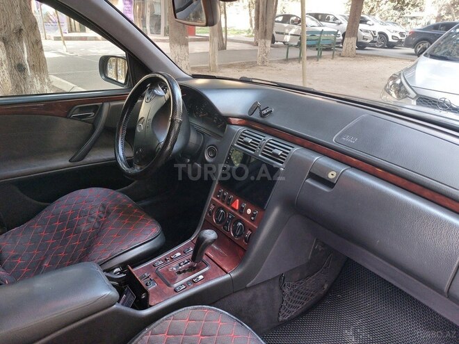Mercedes E 220 d 2001, 391,000 km - 2.2 l - Bakı