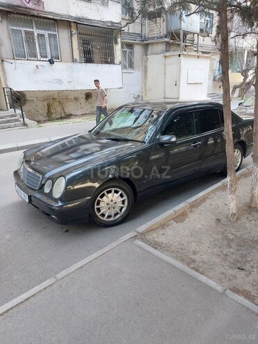 Mercedes E 220 d 2001, 391,000 km - 2.2 l - Bakı