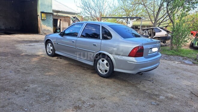 Opel Vectra 1999, 156,000 km - 2.0 l - Qazax