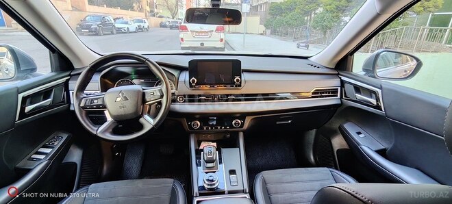 Mitsubishi Outlander 2023, 42,418 km - 2.5 л - Bakı