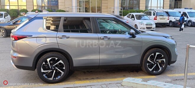 Mitsubishi Outlander 2023, 42,418 km - 2.5 л - Bakı
