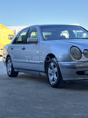 Mercedes E 230 1996, 318,000 km - 2.3 l - Bakı