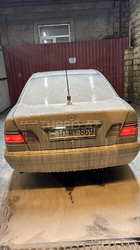 Mercedes E 230 1996, 318,000 km - 2.3 l - Bakı
