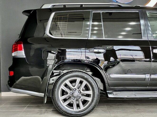 Lexus LX 570-13