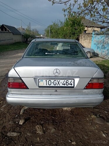 Mercedes E 220 1994, 176,000 km - 2.2 l - Quba
